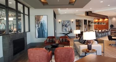 Clubhouse Sitting Area_resize_1122X2368_crop_559X1366_285_387.jpg